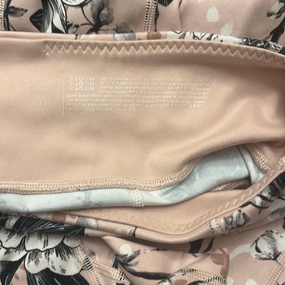 Victoria’s Secret floral leggings size 10 - Picture 4 of 4